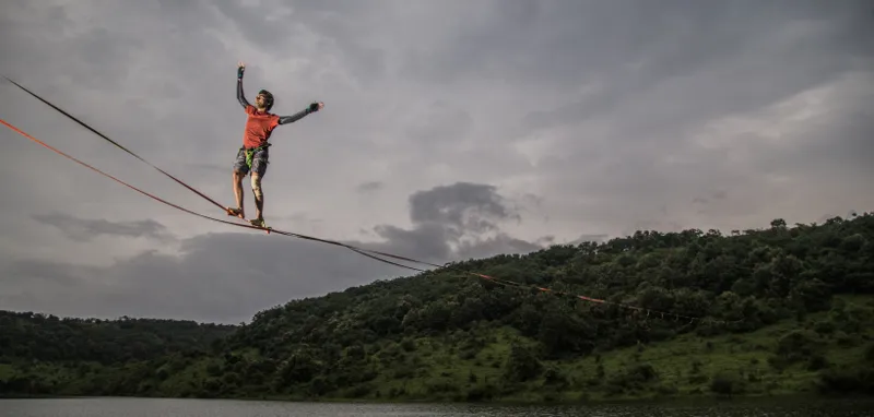 Highlining over a lake